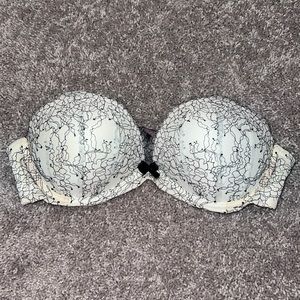 Victoria’s Secret strapless bra